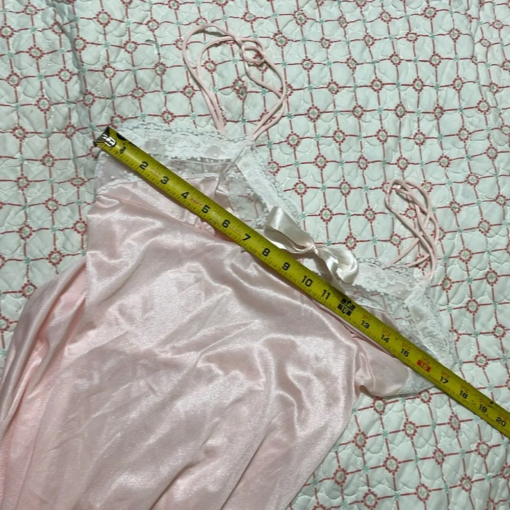Vintage nylon slip dress with lace trim bodice and bow - Picture 5 of 7